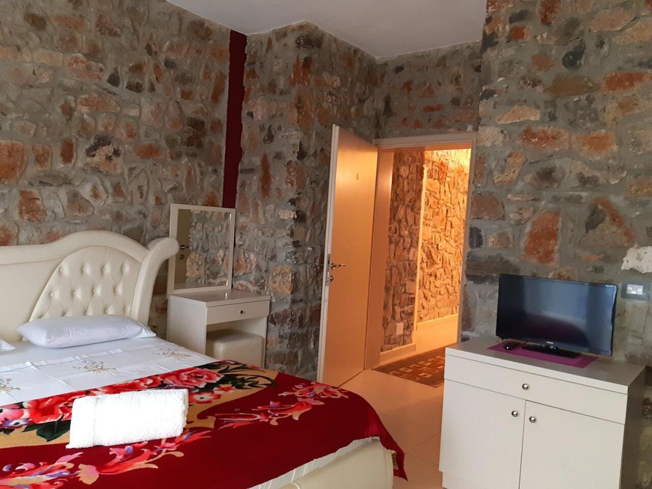 Hotel Villa Stone Dream Bar Restaurant Udenisht Kültér fotó