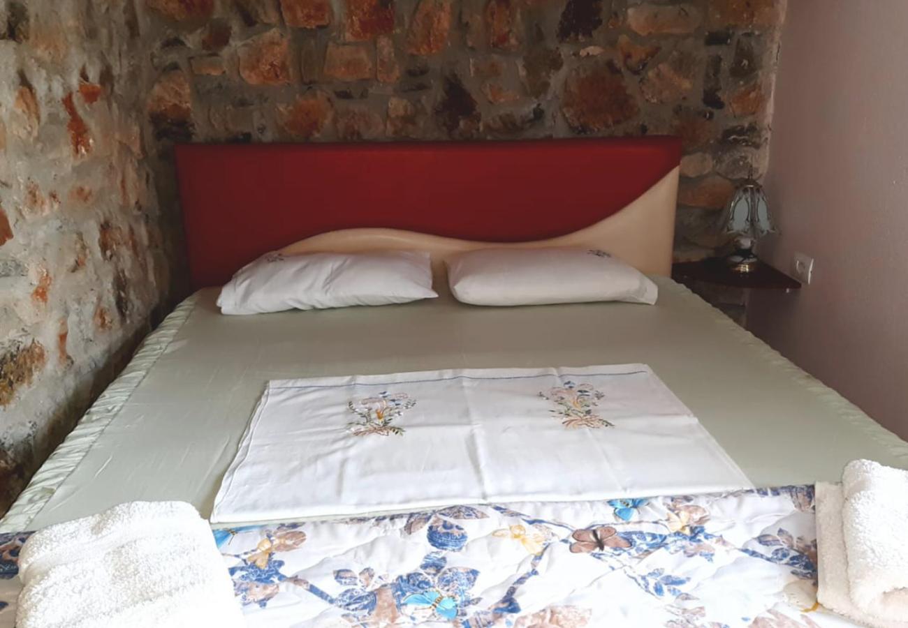 Hotel Villa Stone Dream Bar Restaurant Udenisht Kültér fotó