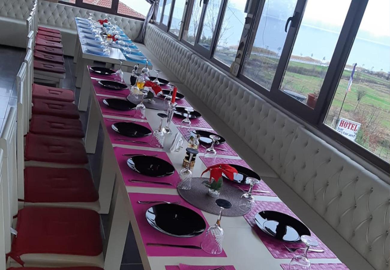 Hotel Villa Stone Dream Bar Restaurant Udenisht Kültér fotó