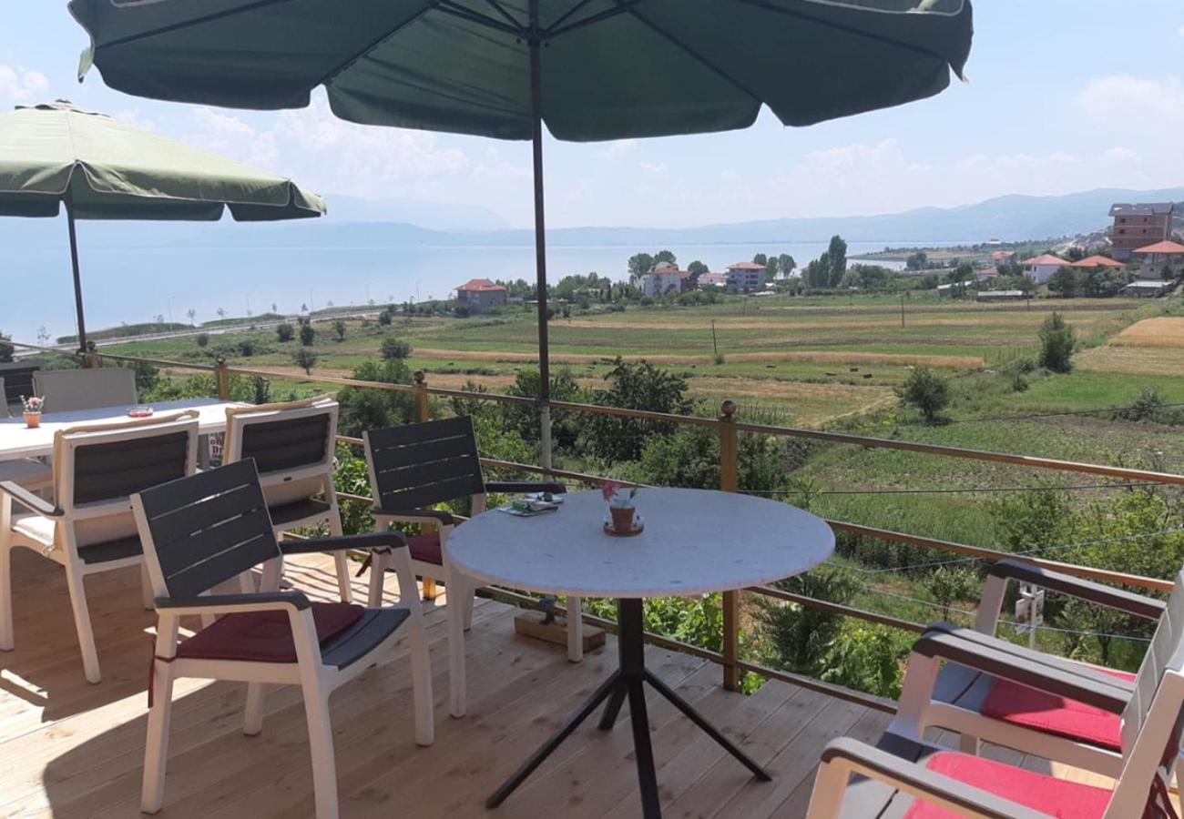 Hotel Villa Stone Dream Bar Restaurant Udenisht Kültér fotó