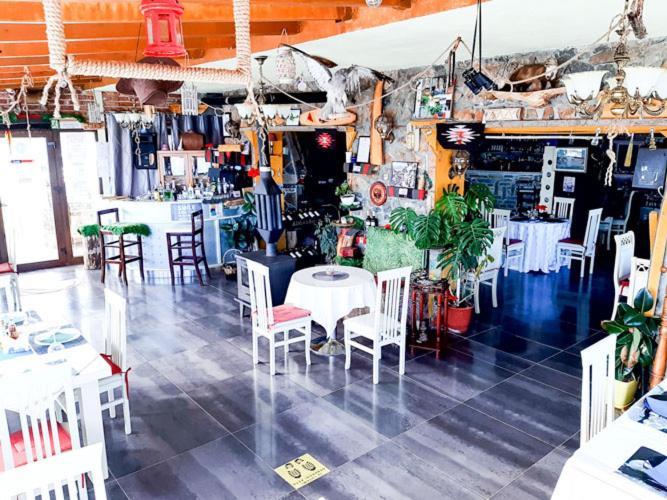 Hotel Villa Stone Dream Bar Restaurant Udenisht Kültér fotó