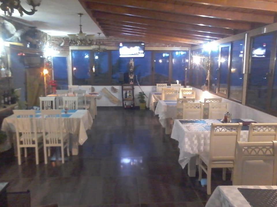Hotel Villa Stone Dream Bar Restaurant Udenisht Kültér fotó