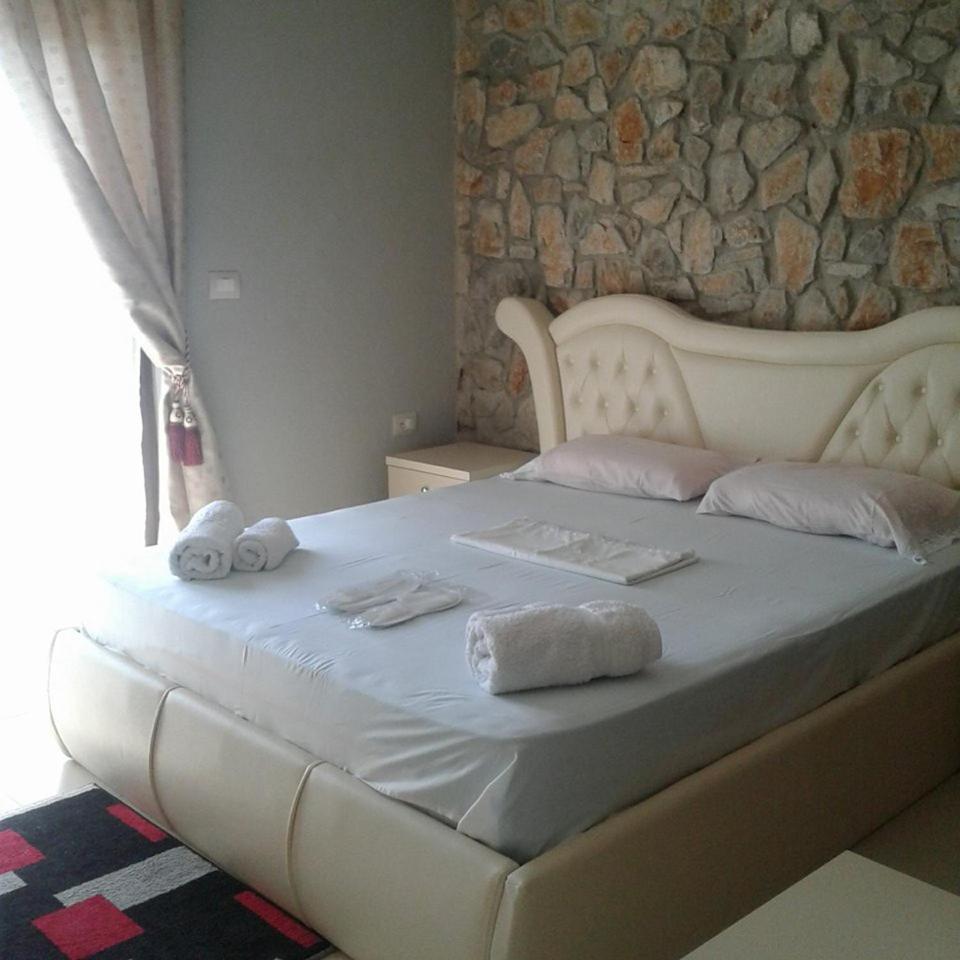 Hotel Villa Stone Dream Bar Restaurant Udenisht Kültér fotó